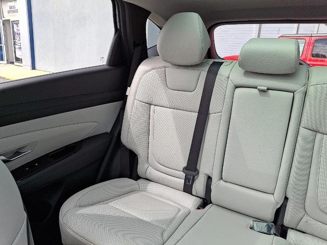 Photo of 2025 Pearl Hyundai TUCSON Hybrid