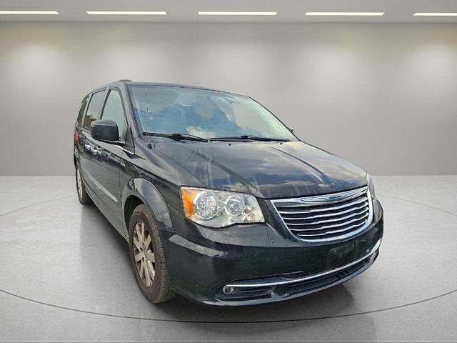 Photo of 2016 Brilliant Black Crystal Pearlcoat Chrysler Town & Country