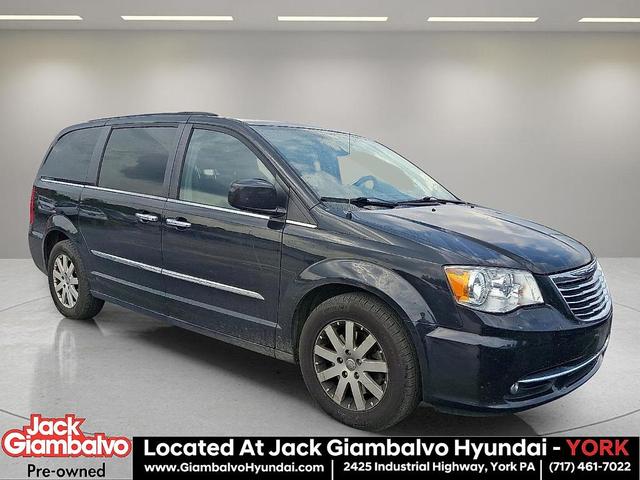 Photo of 2016 Brilliant Black Crystal Pearlcoat Chrysler Town & Country