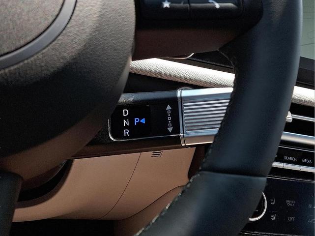 Photo of 2025 Shimmering Silver Hyundai TUCSON Hybrid