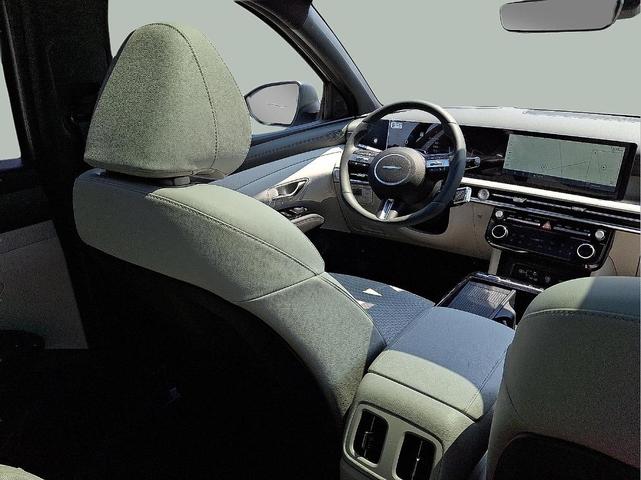 Photo of 2025 Shimmering Silver Hyundai TUCSON Hybrid