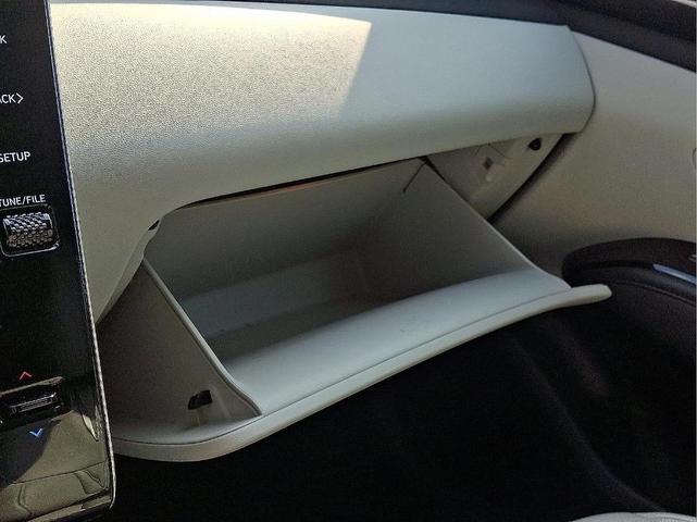 Photo of 2022 Quartz White Hyundai TUCSON