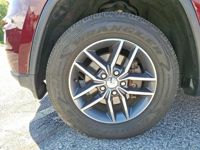 Photo of 2017 Velvet Red Pearlcoat Jeep Grand Cherokee