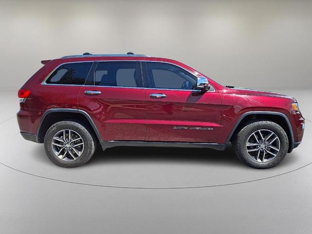 Photo of 2017 Velvet Red Pearlcoat Jeep Grand Cherokee