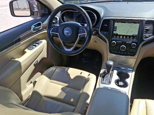 Photo of 2017 Velvet Red Pearlcoat Jeep Grand Cherokee