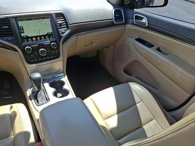 Photo of 2017 Velvet Red Pearlcoat Jeep Grand Cherokee