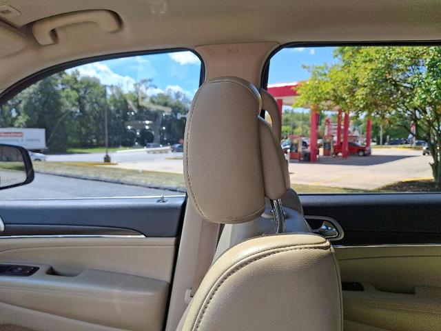 Photo of 2017 Velvet Red Pearlcoat Jeep Grand Cherokee