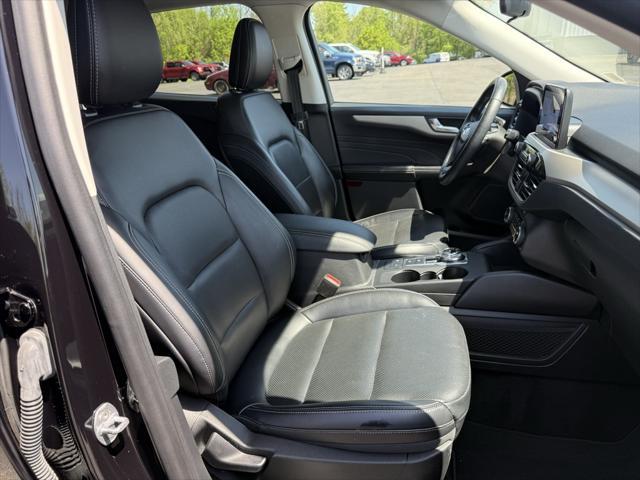 Photo of 2021 Black Metallic Ford Escape