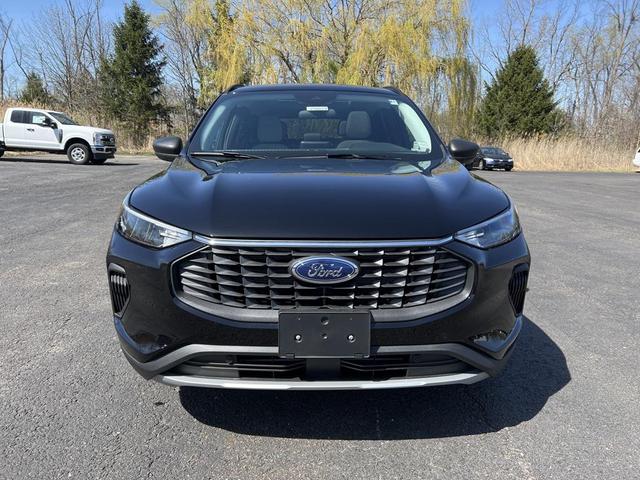 Photo of 2025 Black Metallic Ford Escape