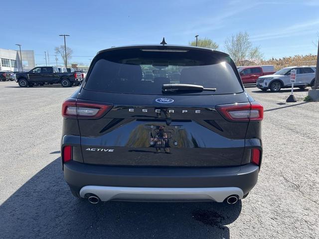 Photo of 2025 Black Metallic Ford Escape