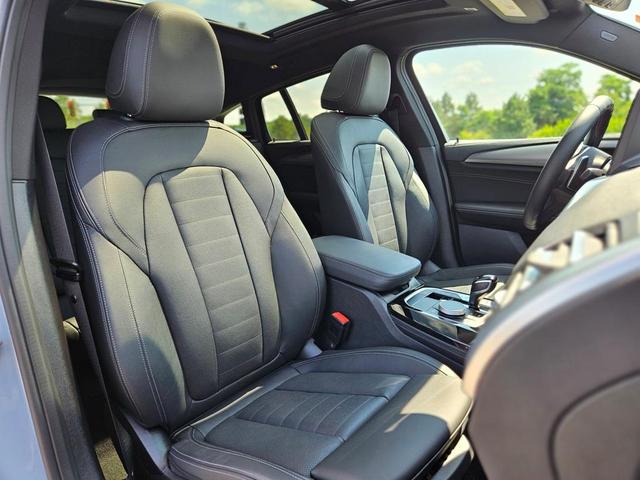 Photo of 2024 Gray BMW X4