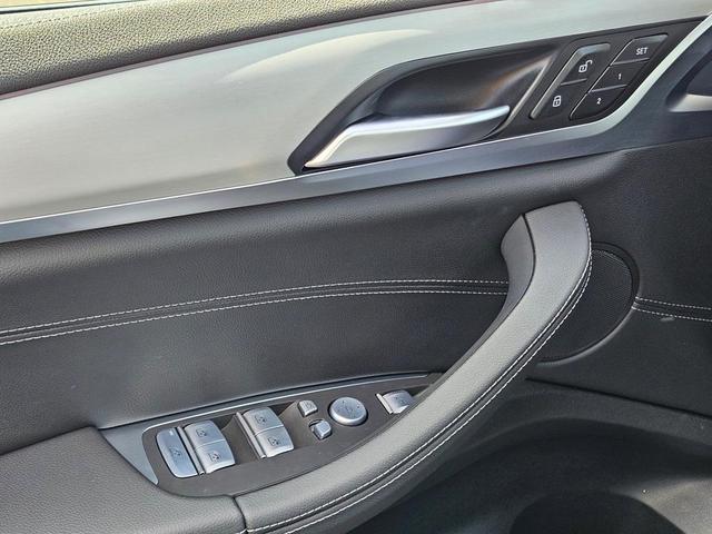 Photo of 2024 Gray BMW X4