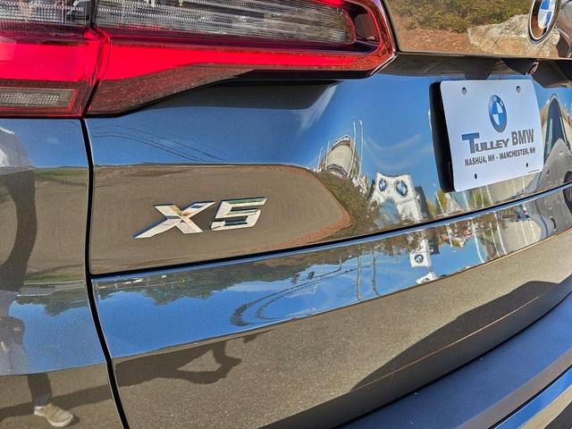 Photo of 2023 Manhattan Green Metallic BMW X5