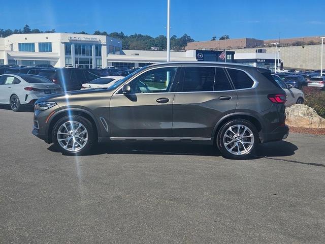 Photo of 2023 Manhattan Green Metallic BMW X5