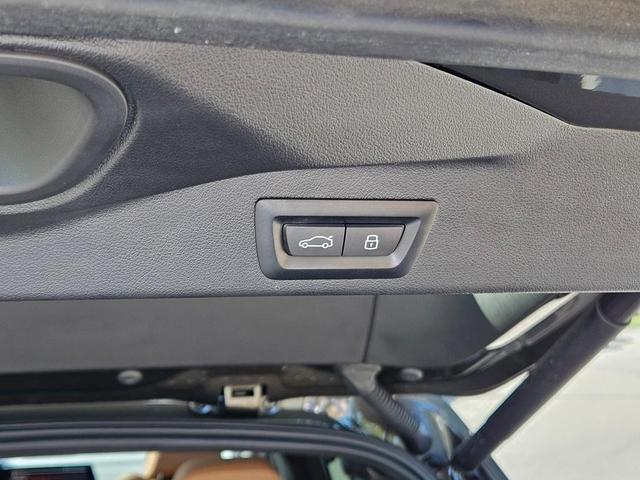 Photo of 2023 Manhattan Green Metallic BMW X5
