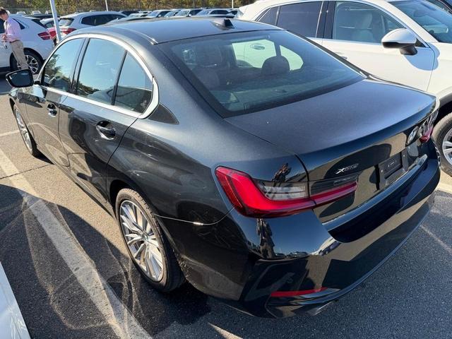 Photo of 2024 Black Sapphire Metallic BMW 330