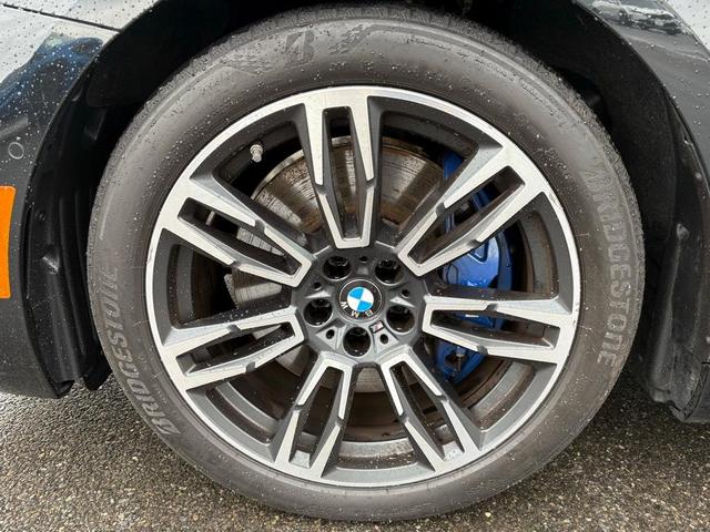 Photo of 2024 Black Sapphire Metallic BMW 540