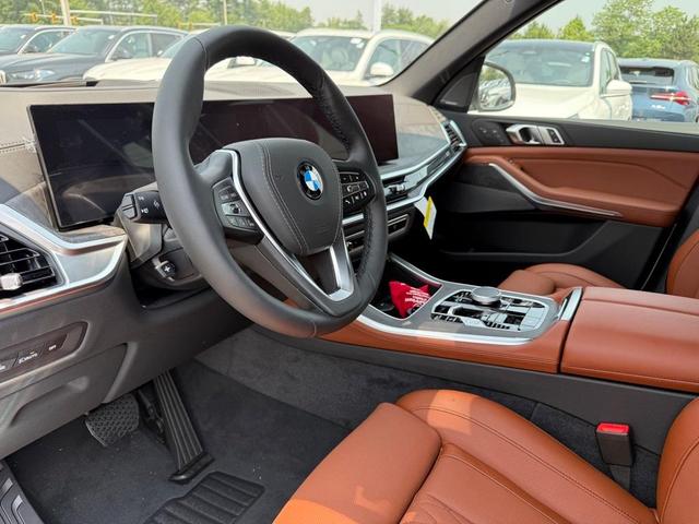 Photo of 2026 Mineral White Metallic BMW X5