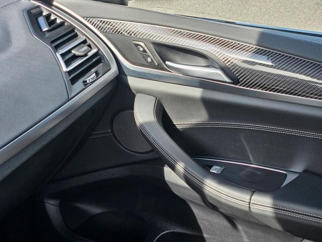 Photo of 2024 Black Sapphire Metallic BMW X4