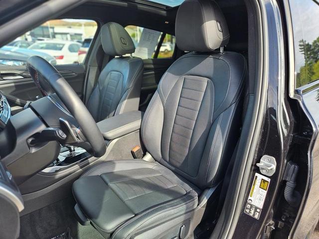 Photo of 2024 Black Sapphire Metallic BMW X4