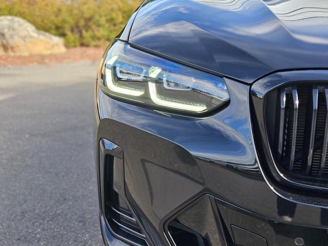 Photo of 2024 Black Sapphire Metallic BMW X4