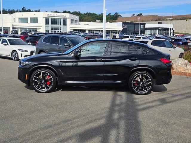 Photo of 2024 Black Sapphire Metallic BMW X4