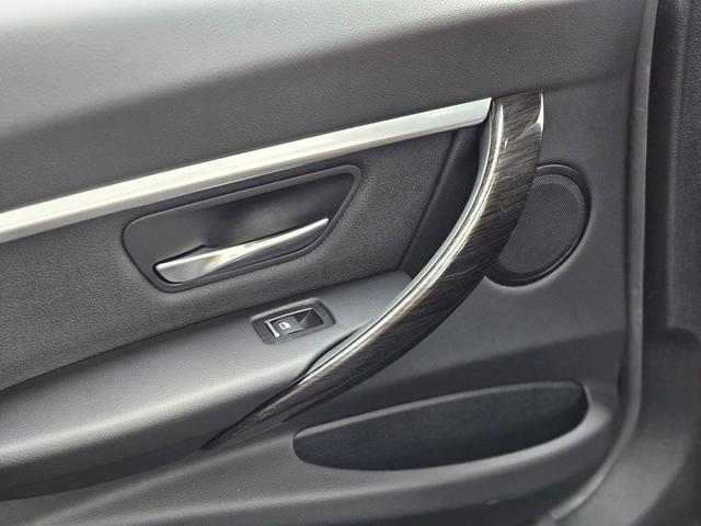 Photo of 2018 Jet Black BMW 328d