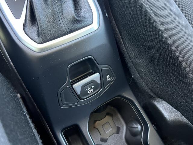 Photo of 2020 Glacier Metallic Clearcoat Jeep Renegade