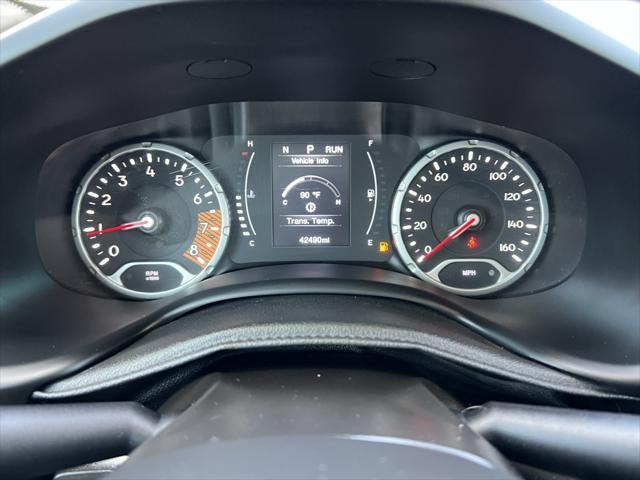 Photo of 2020 Glacier Metallic Clearcoat Jeep Renegade
