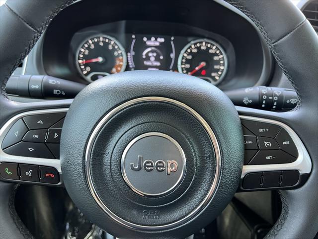 Photo of 2020 Glacier Metallic Clearcoat Jeep Renegade