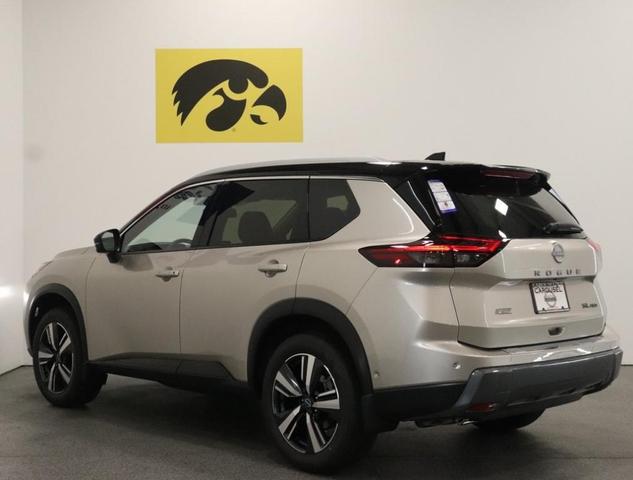 Photo of 2025 2t Chpn Blk Roo Nissan Rogue