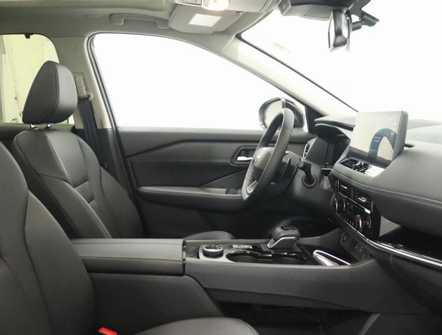 Photo of 2025 2t Chpn Blk Roo Nissan Rogue