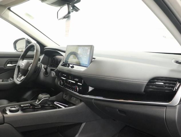 Photo of 2025 2t Chpn Blk Roo Nissan Rogue
