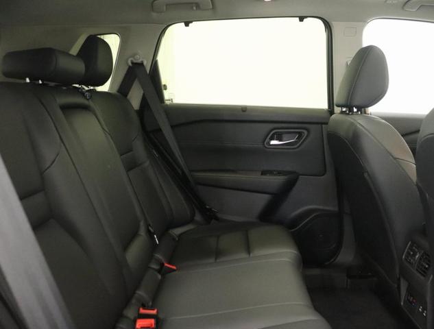 Photo of 2025 2t Chpn Blk Roo Nissan Rogue