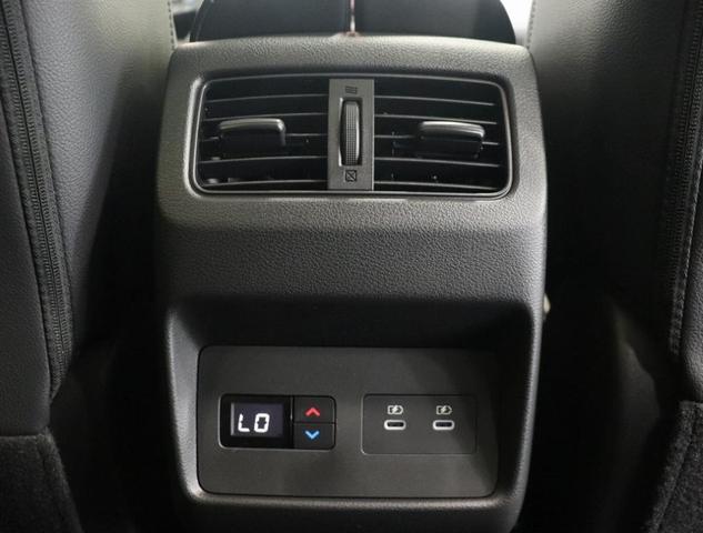 Photo of 2025 2t Chpn Blk Roo Nissan Rogue