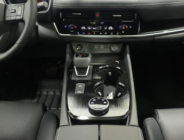 Photo of 2025 2t Chpn Blk Roo Nissan Rogue