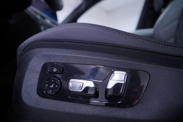 Photo of 2026 Black Sapphire Metallic BMW X7