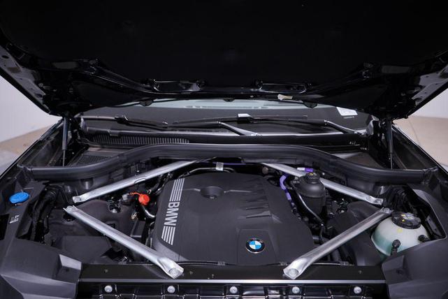 Photo of 2026 Black Sapphire Metallic BMW X7