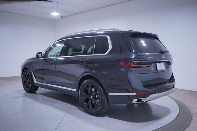 Photo of 2025 Black Sapphire Metallic BMW X7