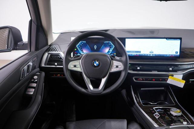 Photo of 2025 Black Sapphire Metallic BMW X7