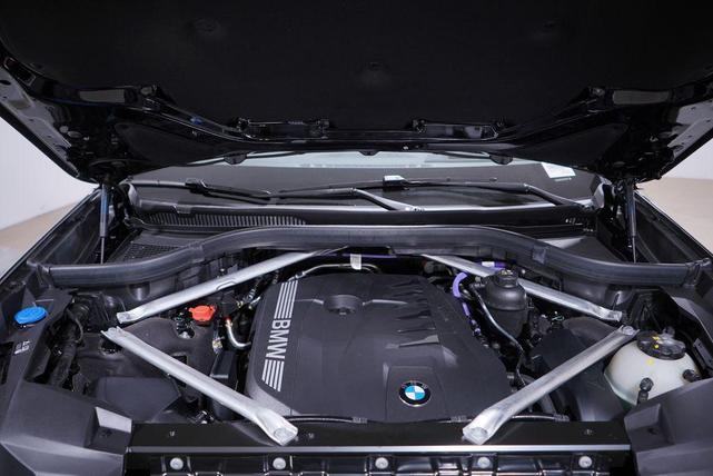 Photo of 2025 Black Sapphire Metallic BMW X7