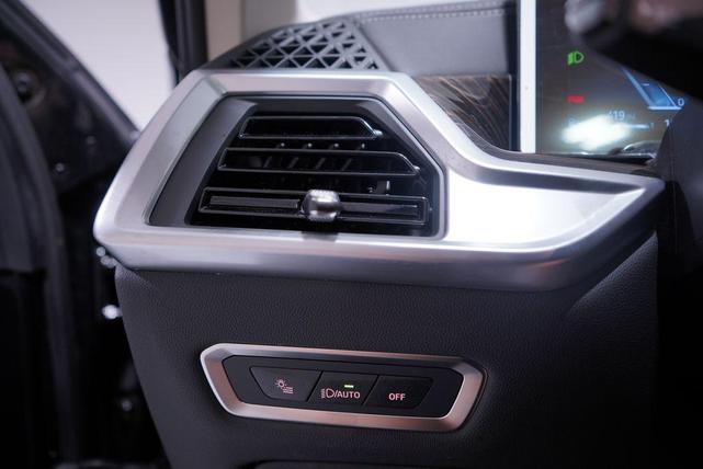 Photo of 2025 Black Sapphire Metallic BMW X7