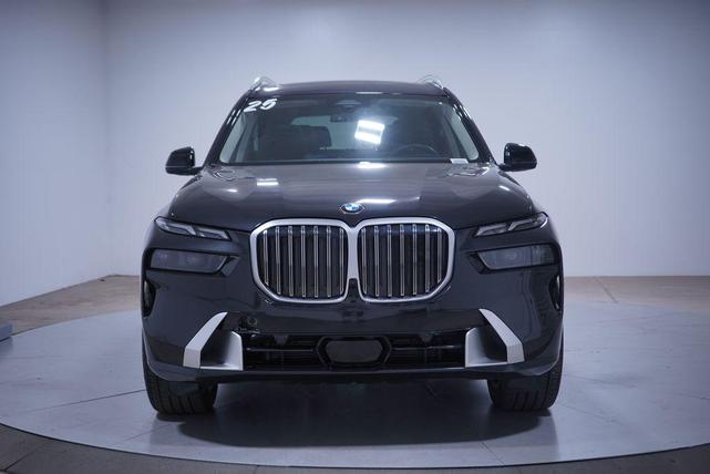 Photo of 2025 Black Sapphire Metallic BMW X7