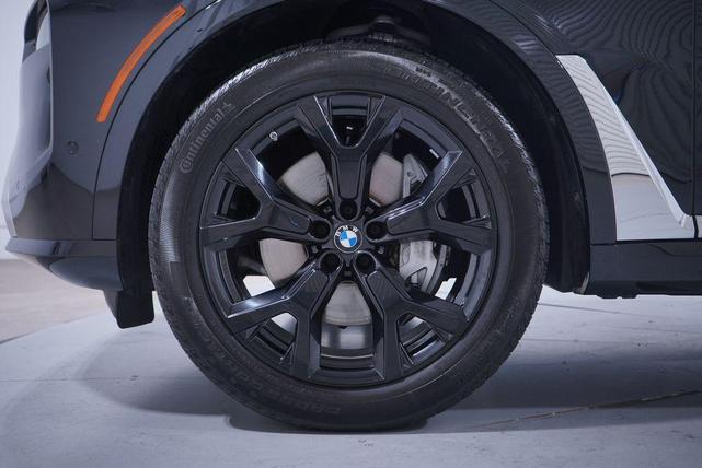 Photo of 2025 Black Sapphire Metallic BMW X7