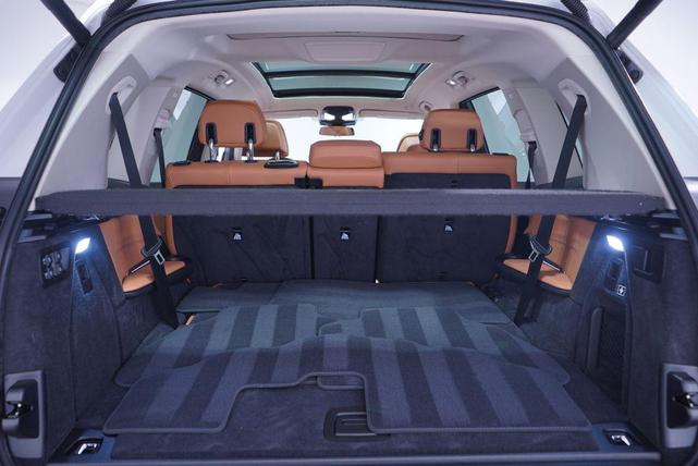 Photo of 2025 Mineral White Metallic BMW X7