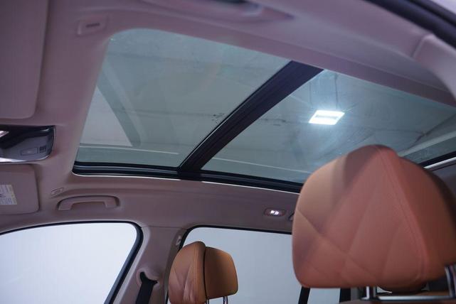 Photo of 2025 Mineral White Metallic BMW X7