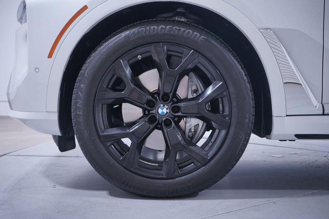Photo of 2025 Mineral White Metallic BMW X7