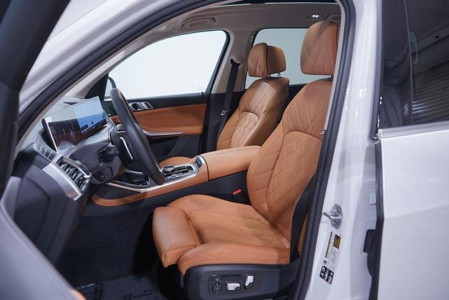 Photo of 2025 Mineral White Metallic BMW X7