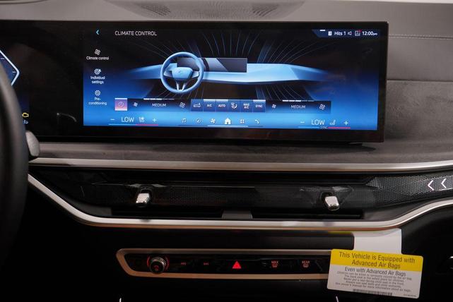 Photo of 2025 Mineral White Metallic BMW X7