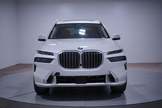 Photo of 2025 Mineral White Metallic BMW X7